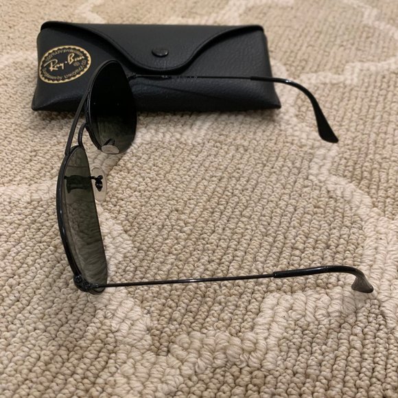 Ray-Ban RB3025 Aviator Classic Sunglasses - Picture 4 of 6